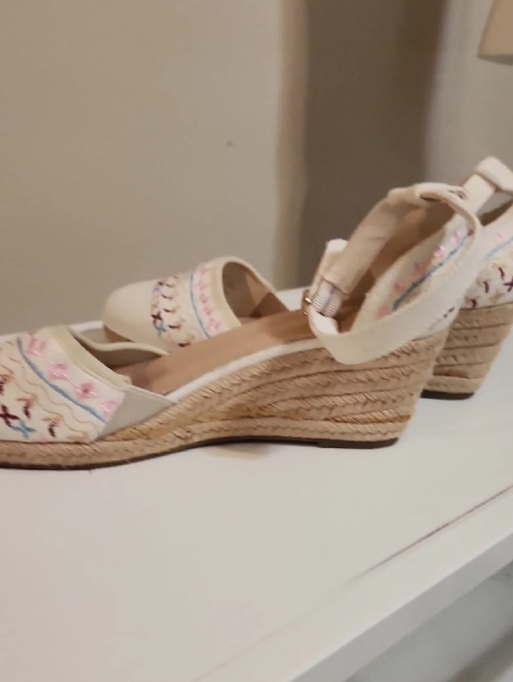 Dream Pairs size 10 Cream Embroidered Espadrille Wedges with Pink Accents
